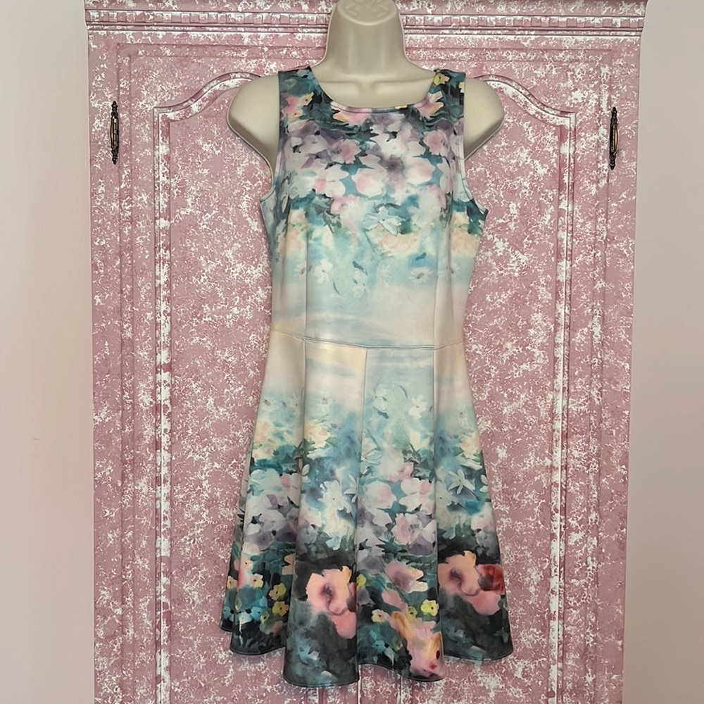 Motivi women’s boutique floral dress!